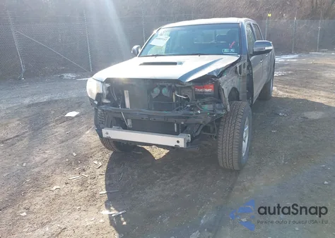 2015 Toyota Tacoma Base V6 z USA, uszkodzony, nr VIN 3TMMU4FN9FM077181